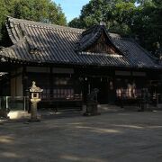 駅から徒歩2分の静寂な神社