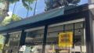 パンとサラダをテイクアウト