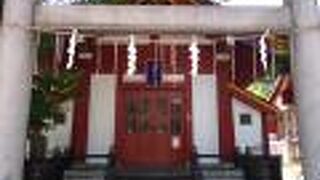 こじんまりとした神社