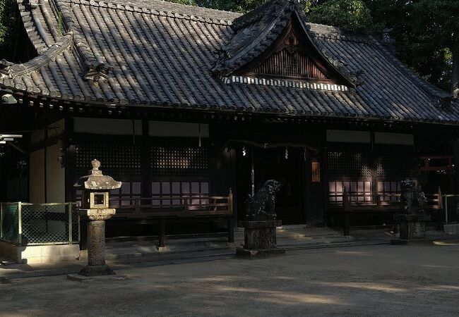 駅から徒歩2分の静寂な神社