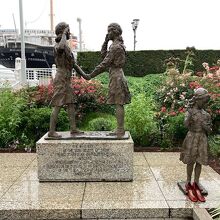 日米友好ガールスカウトの像 