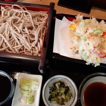 ソラマメと小エビの天ざるソバがおいしかったなあ。