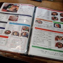 一般的蕎麦・ご飯物のメニューのほか…、