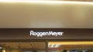 駅改札近くのパン屋さん