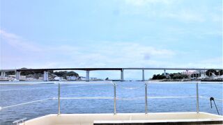 城ケ島渡し船からの<城ケ島大橋>