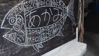 運河沿いのテラスでシーフード