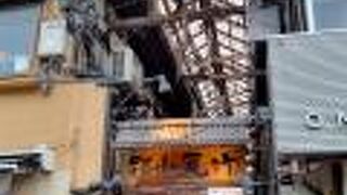 「近代化産業遺産」に登録された現存する日本最古のアーケードとのことですが、・・・。