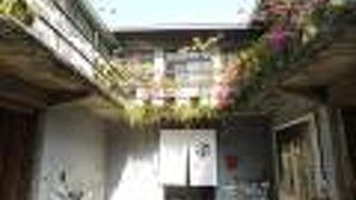 レトロな感じのカフェ