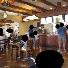 ランチ時の店内