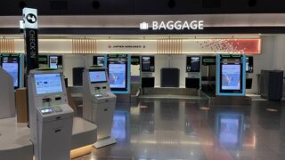 第1旅客ターミナルのJALカウンターがリニューアルされました。