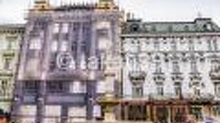 やや小さめで地味な感じの噴水です。