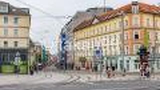 ブラチスラヴァ旧市街のミハエル門を北へ出たところの大きな交差点から北東に延びる通りです。