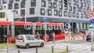 見かけたのは真っ赤な塗装のトラムで、とてもモダンな感じがしました。