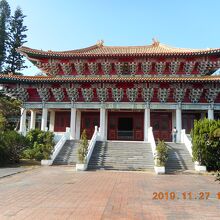 軒下の飾りが素敵な忠烈祠 