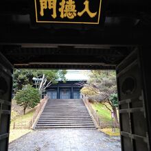 入徳門から見る杏壇門