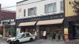 果物やケーキ類販売は9時に始まりますが、喫茶部門のパフェ類は10時から