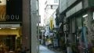 片原町駅近く、アーケード街の路地裏にある小さな天神様