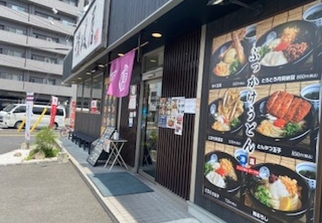 多くのお客さんが入店していました。