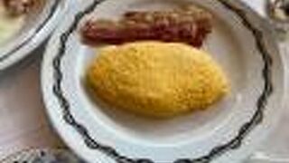 タワー館5階にあるレストラン。山下公園や横浜港を望みながら食事が出来ます。