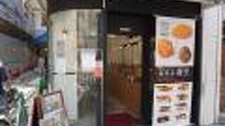 何種類ものカレーパンがあって