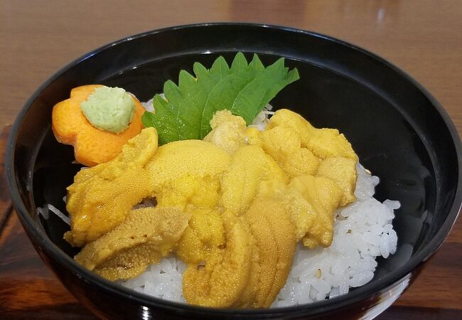 小樽産のミニウニ丼1000円です。