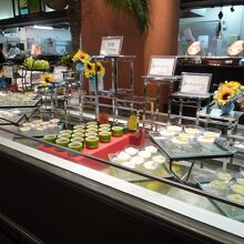 オープンケース内のデザート