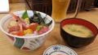 リーズナブルなランチの海鮮丼