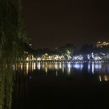 個人的には、湖に映る街明かりを1番上手く撮れたと思う写真