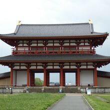 北側からの朱雀門