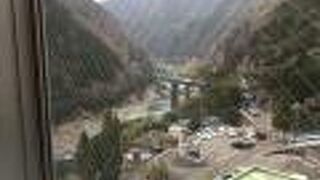 日中時間帯は、「南風」と快速サンポートの乗り継ぎです