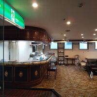 フロントは雑然