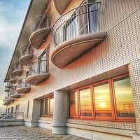 夕日に照らされる建物