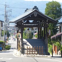 参道に「下馬橋」