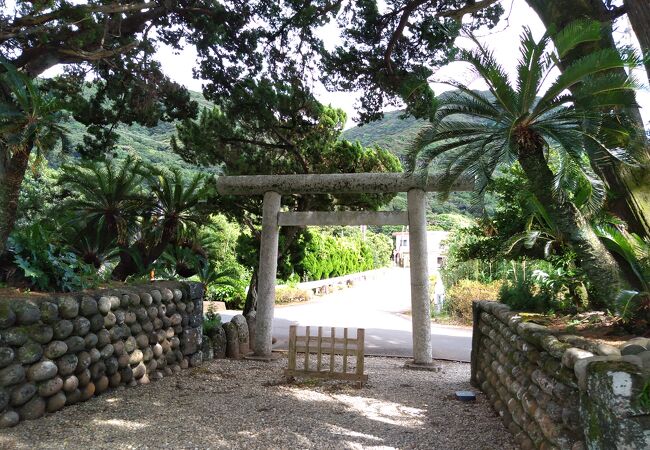 優婆夷宝明神社