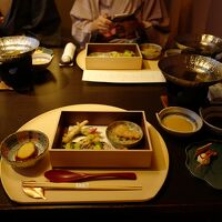 夕食は個室で気兼ねなく頂けます。