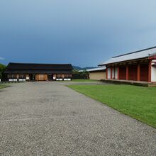 東院南門と東院庭園入口