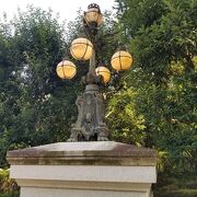  皇居正門石橋飾電燈   