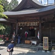 落ち着いたいい感じの神社