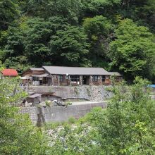 山の中の一軒宿