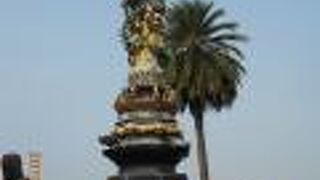 左營蓮池潭の東側を走る道路