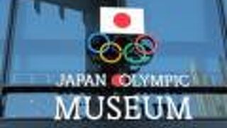 新国立競技場前の五輪マークの所