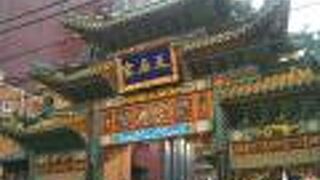 綺羅びやかな社殿