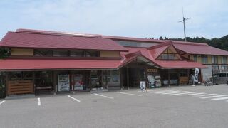 山間部の集落にあります