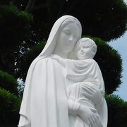浦上天主堂　マリア像の優しいお姿と 優しいお顔に癒されます。