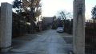 千住宿の問屋場に近いことから、宿場関係の人々の墓石が多い