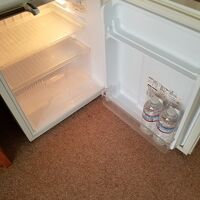 冷蔵庫には無料のお水もあり