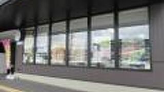 ニコニコ本陣の脇にある