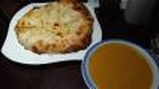 巨大なチーズナン