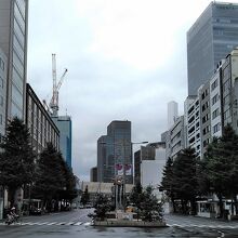 突き当たりが東京駅八重洲口です