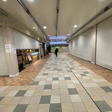 早朝のエキュート品川